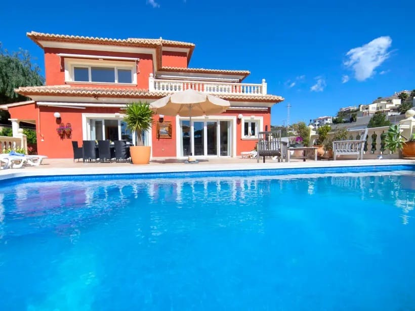 VILLA À CALPE TRÈS PROCHE DE LA PLAGE