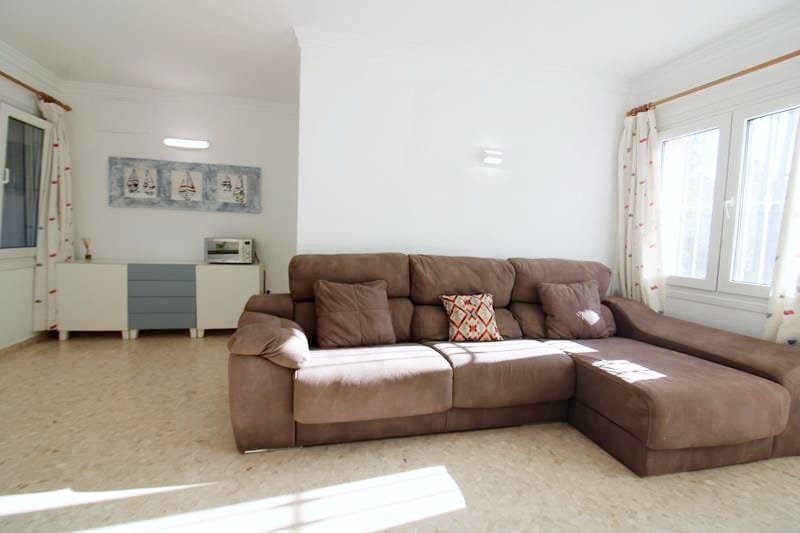 Amplio apartamento adosado en Oliva Nova