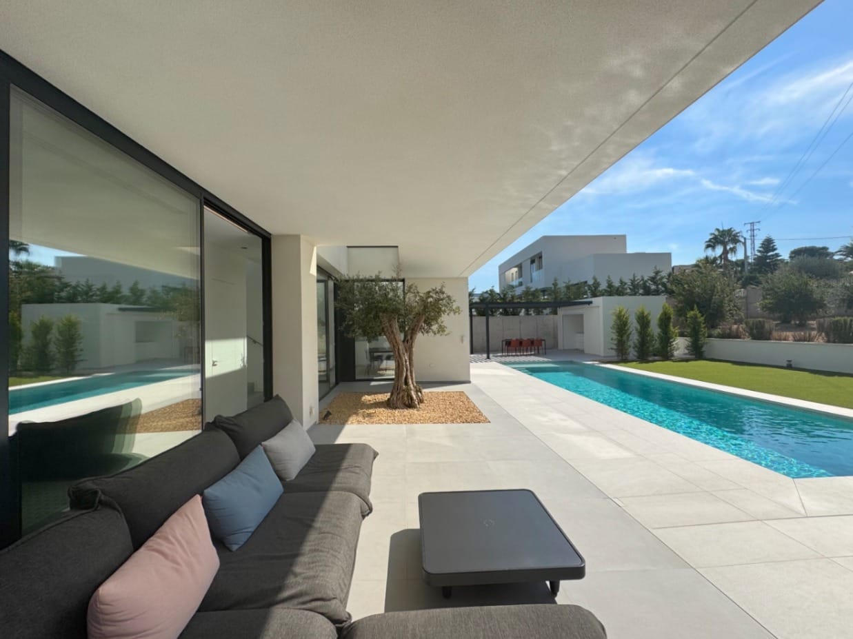 Modern chalet in Denia, energy efficiency A.