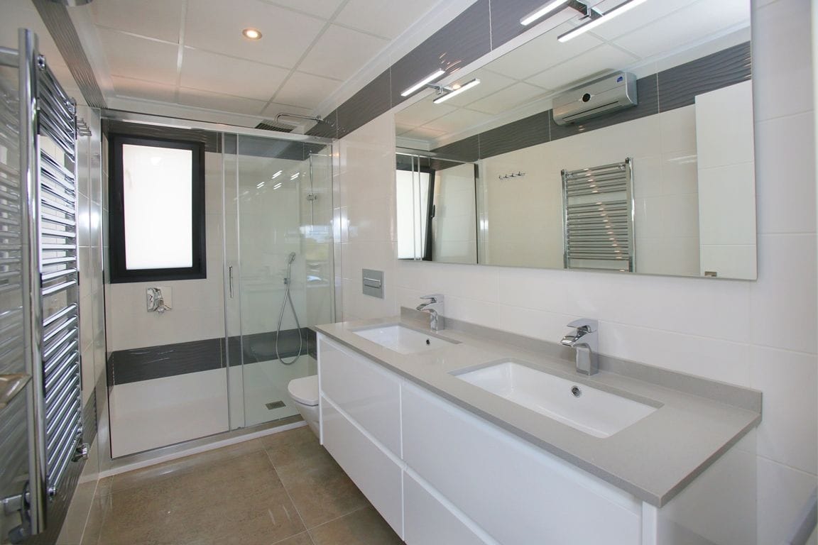 Villa de style moderne avec vue sur la mer à Moraira