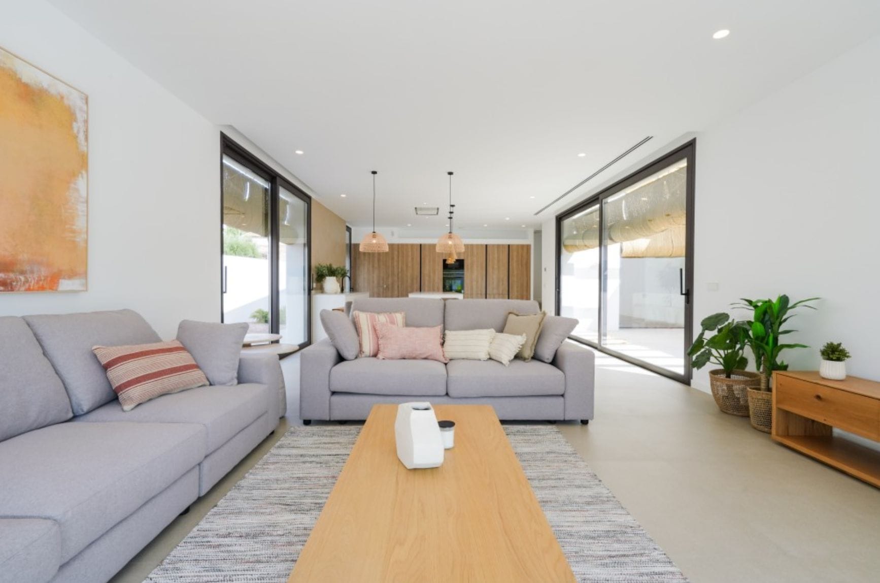 Villa ibicenca de obra nueva con vistas al mar en Moraira