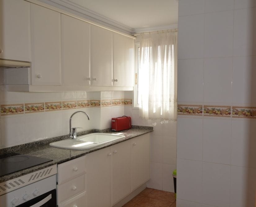 Bel appartement en duplex très bien distribué avec de belles vues sur la mer et le Montgo,