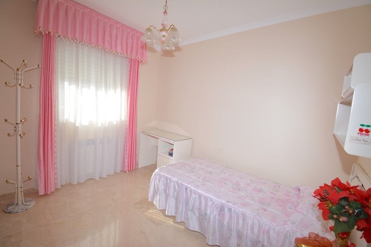 Villa en venta en Denia zona montgo