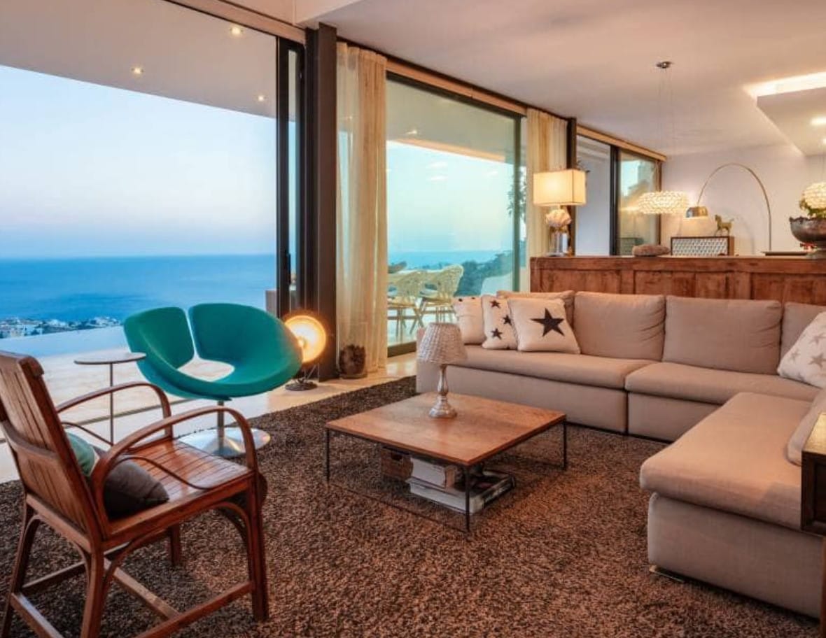 Villa de lujo con vistas panorámicas al mar en Moraira – diseño moderno, piscina climatizada