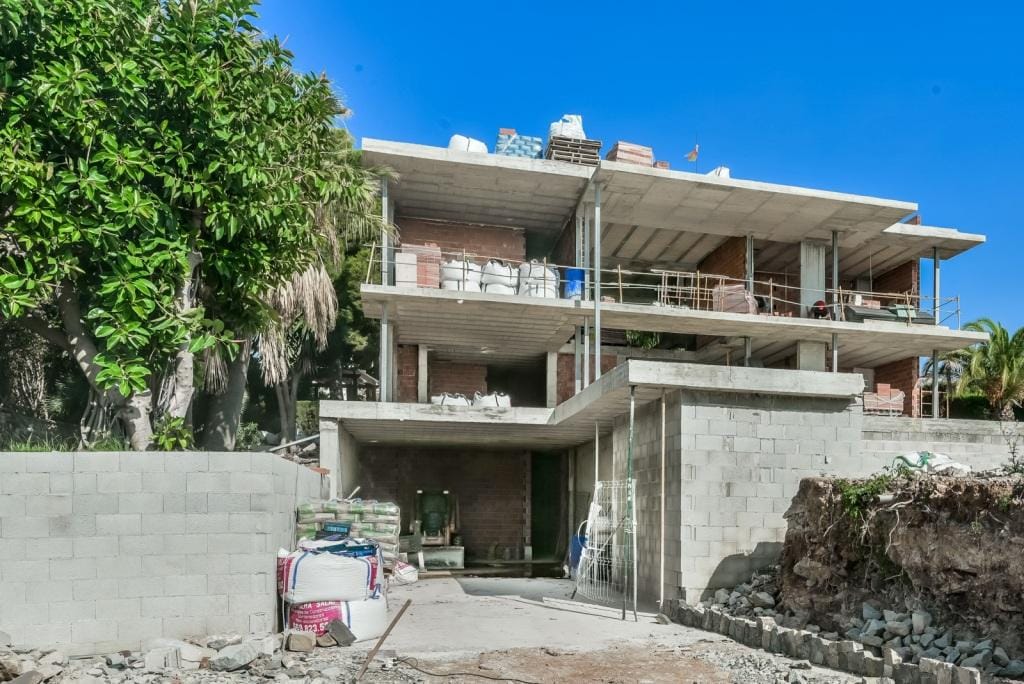 VILLA MODERNA CON VISTAS IMPRESIONANTES AL MAR