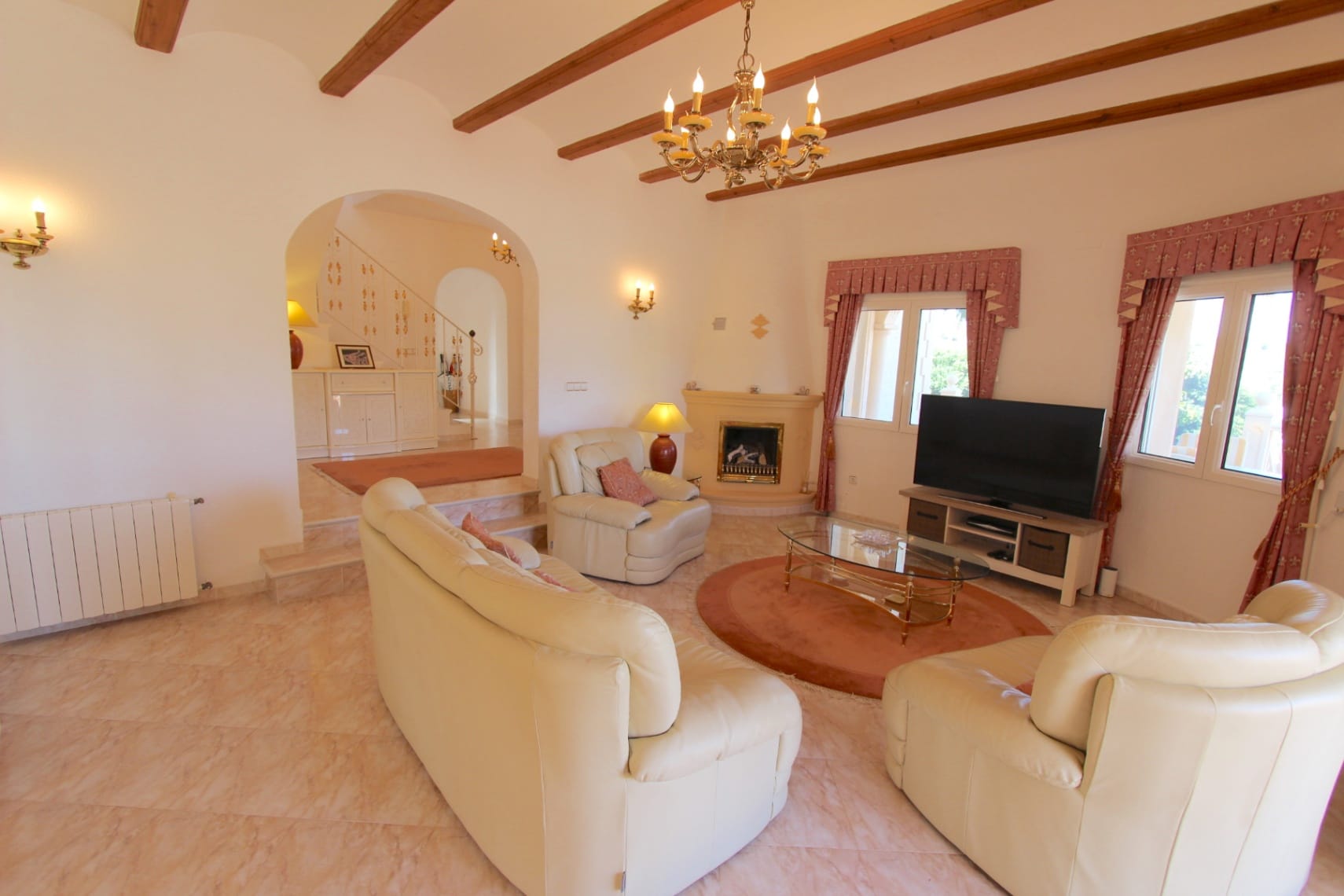 VILLA DE ESTILO MEDITERRANEO