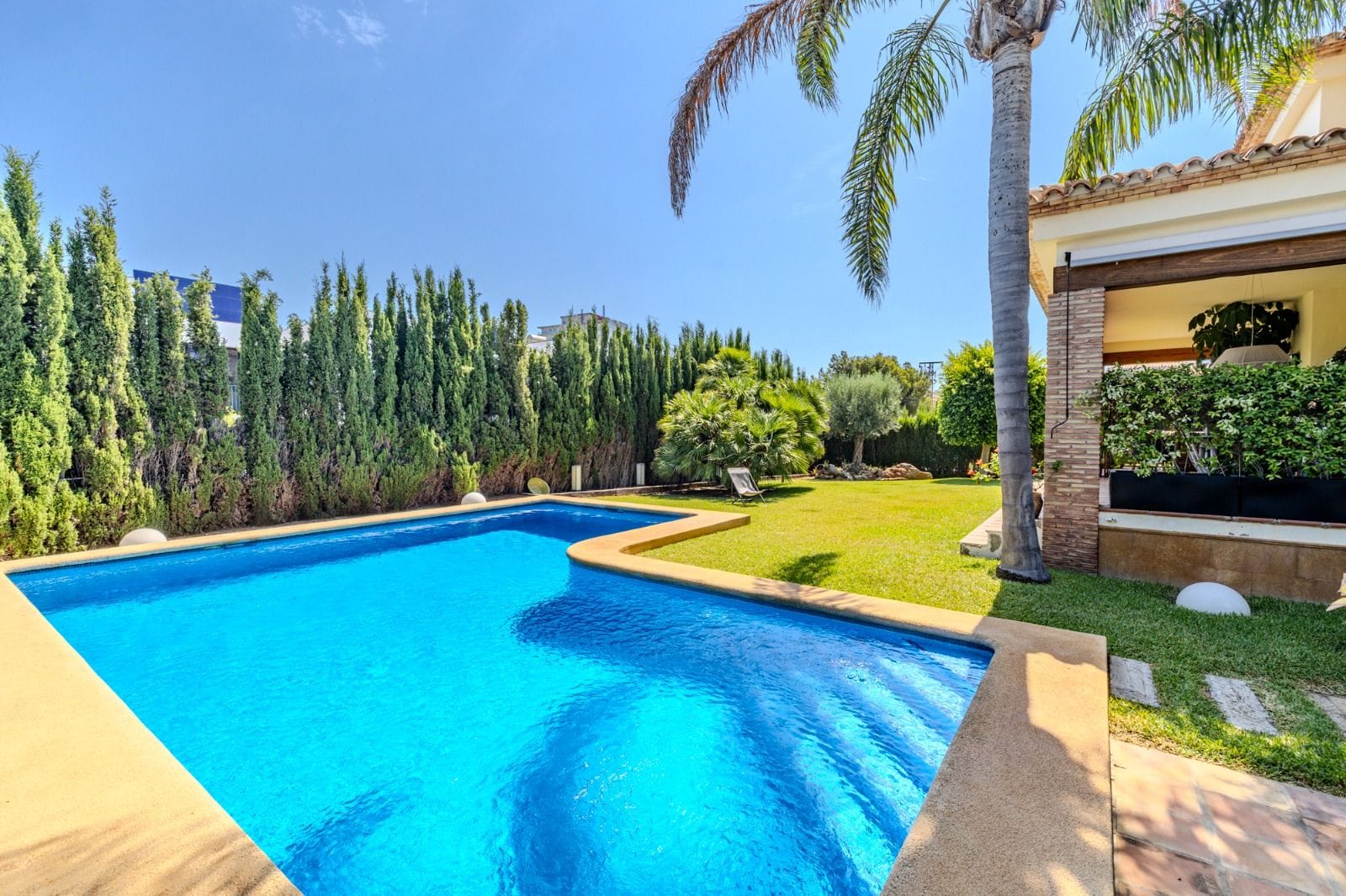 PRECIOSA VILLA EN DENIA MUY CERCA DEL PUEBLO