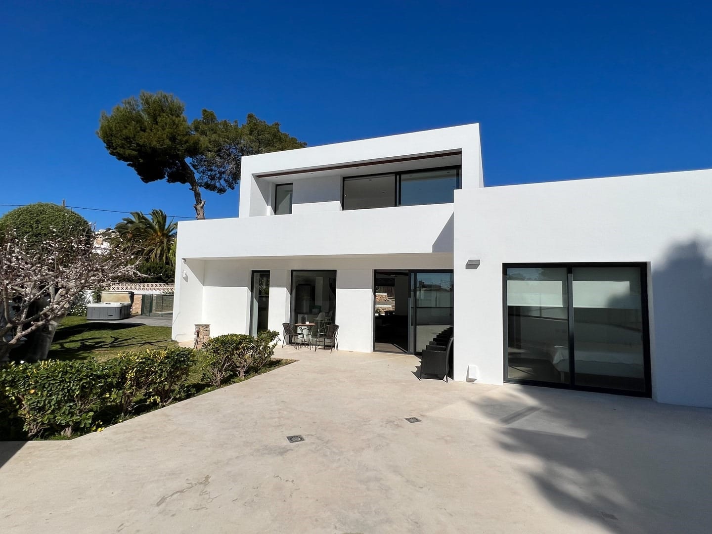 VILLA MODERNE EXCLUSIVE À VENDRE À MORAIRA