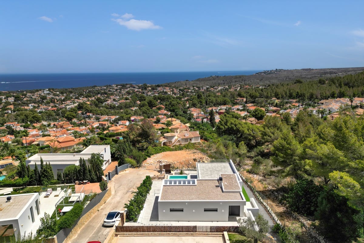 Luxury Villa with Sea Views and Natural Surroundings in Dénia