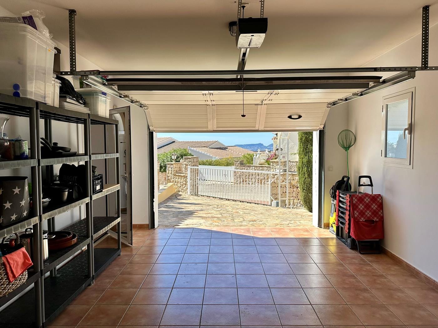 Villa con jardín, piscina privada y vistas al mar en Cumbre del Sol