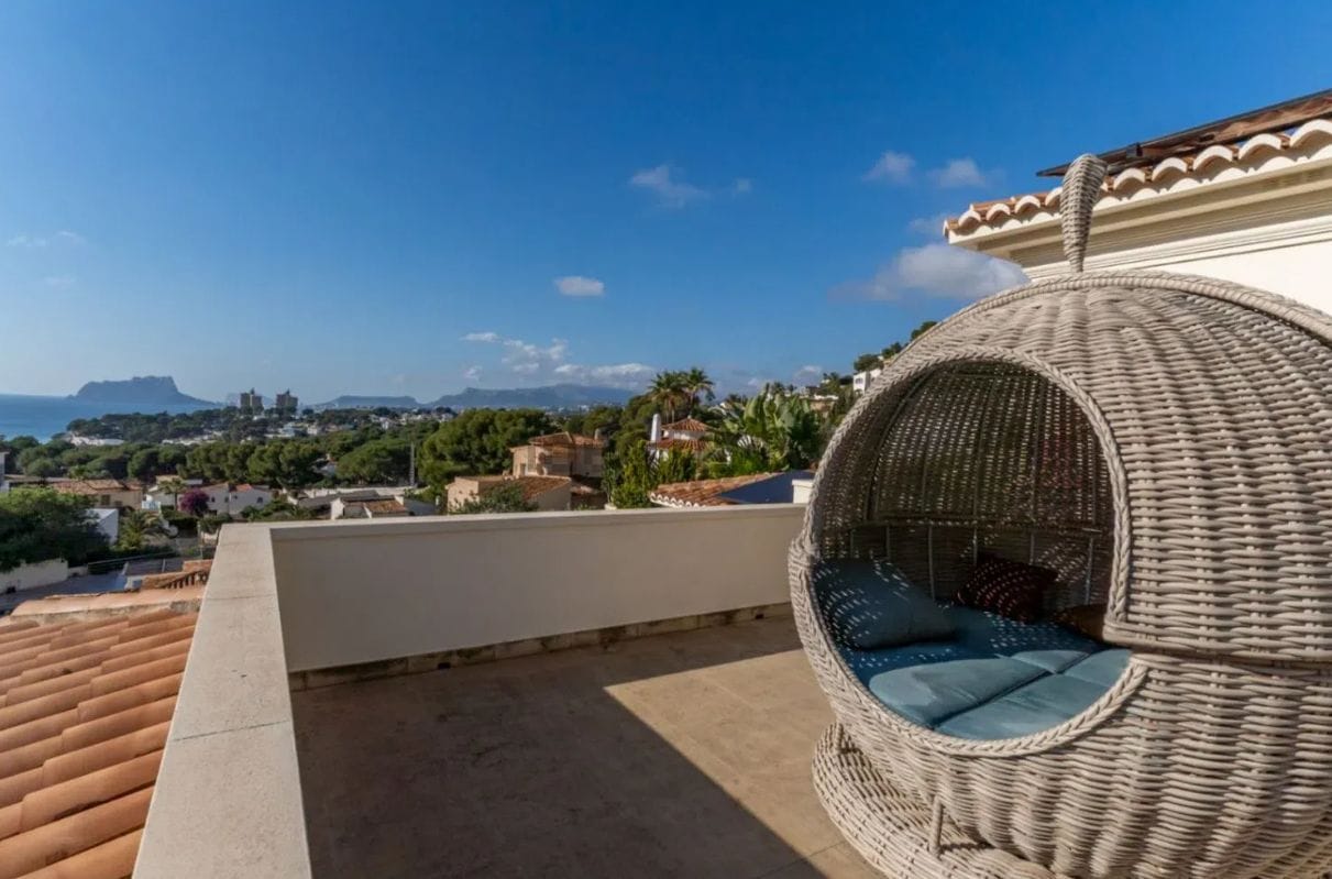 Sea view villa in Moraira with 4 bedrooms