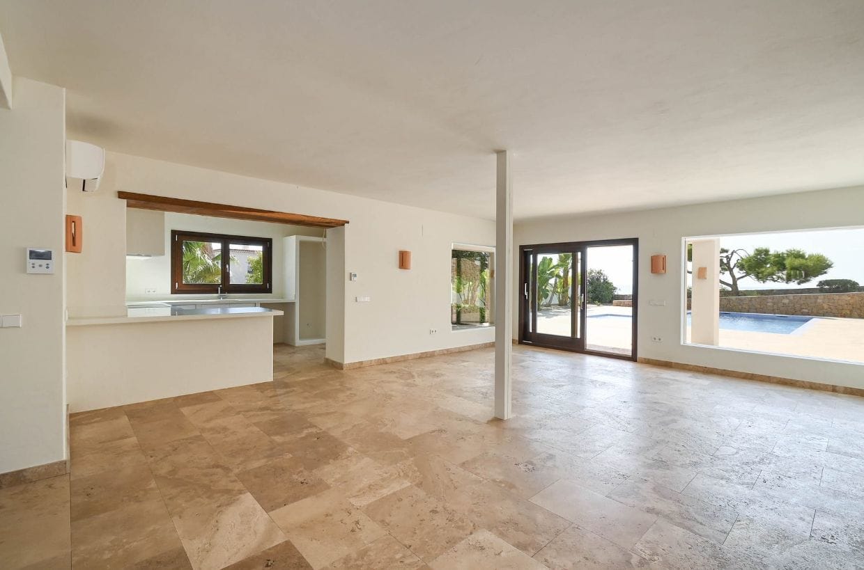 Exclusiva Villa Mediterránea Reformada con Vistas al Mar en Moraira