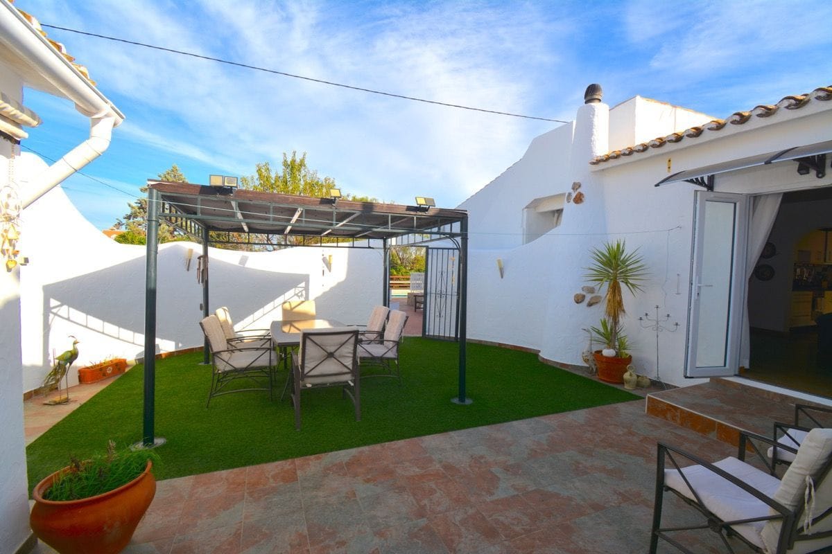 Villa en venta en Denia