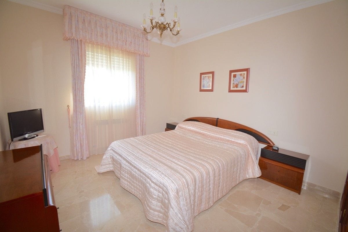 Villa en venta en Denia zona montgo