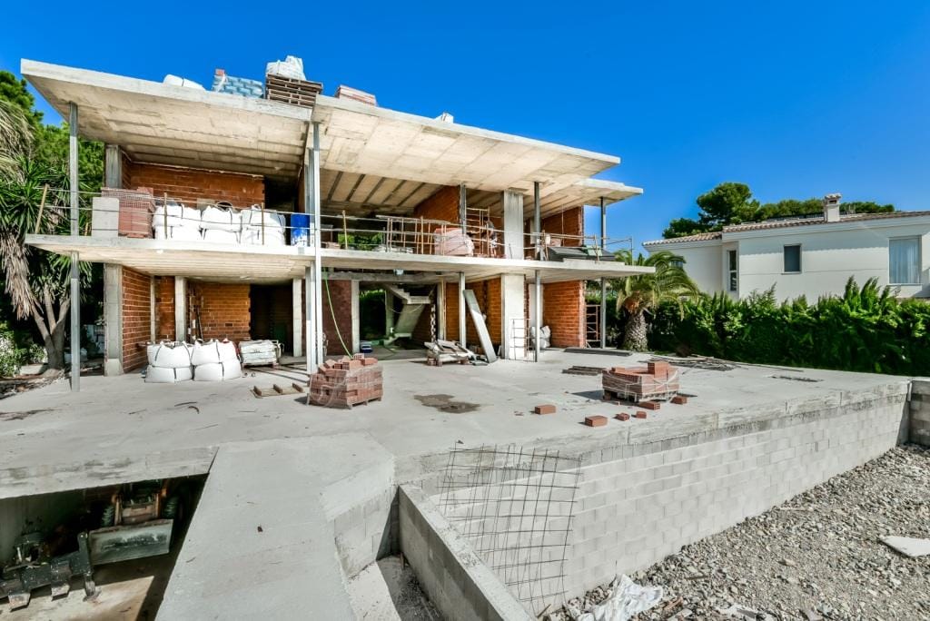 VILLA MODERNA CON VISTAS IMPRESIONANTES AL MAR