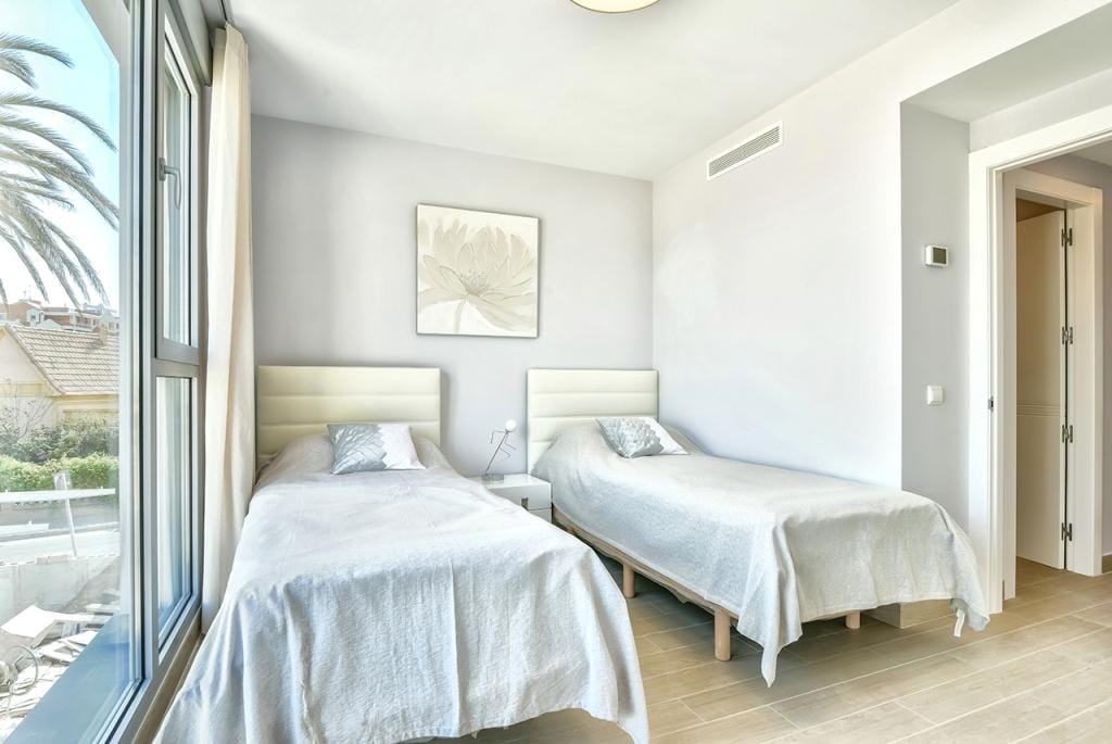 APARTAMENTO DE RECIENTE CONSTRUCCIÓN CON VISTAS AL MAR
