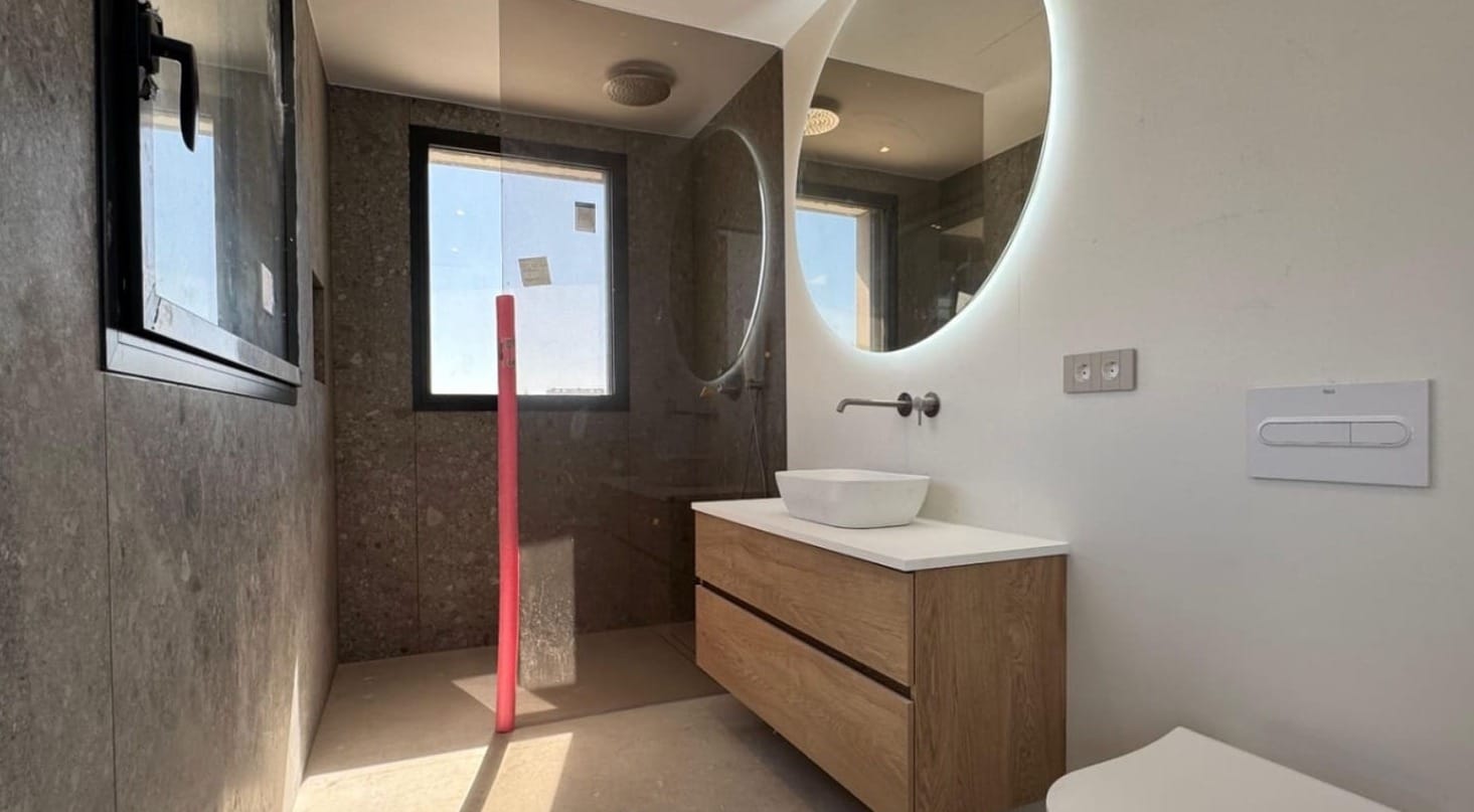 LUXE VILLA OP LOOPAFSTAND VAN HET STRAND IN BENISSA