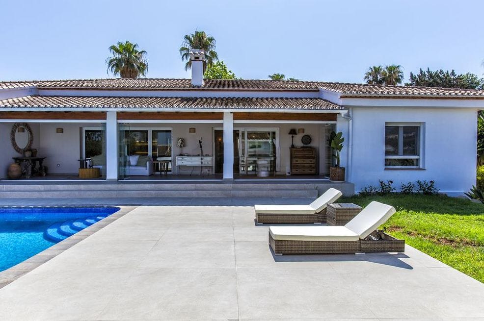 Villa zum Verkauf mit 4 Schlafzimmern und Pool in Denia, Alicante