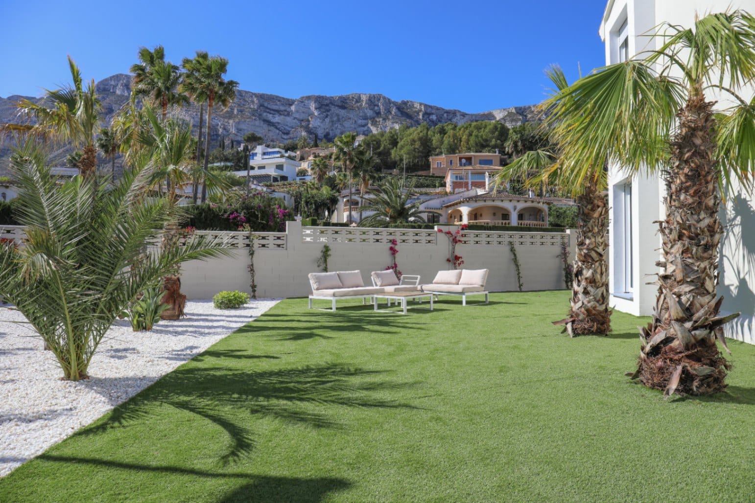 Apartamento de dos habitaciones en la planta baja en Denia