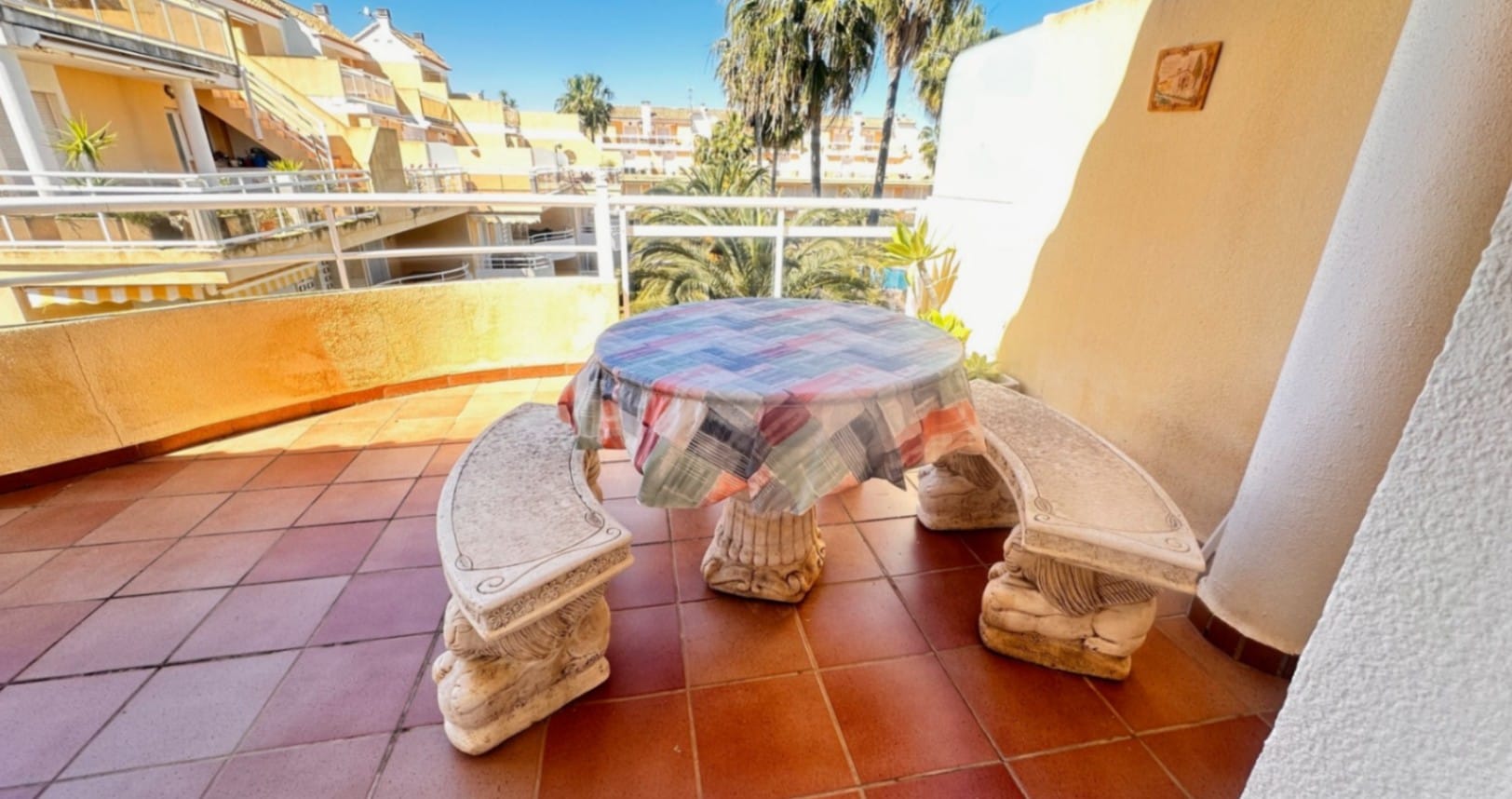 Amplio ático con gran terraza, piscina y excelente ubicación en Dénia (Las Marinas)