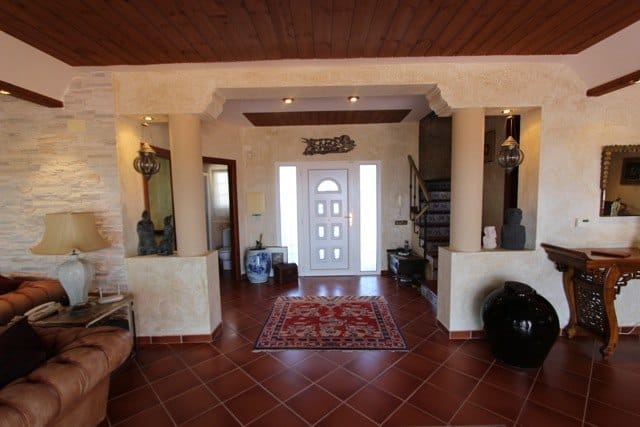 VILLA DANS UN EXCELLENT EMPLACEMENT