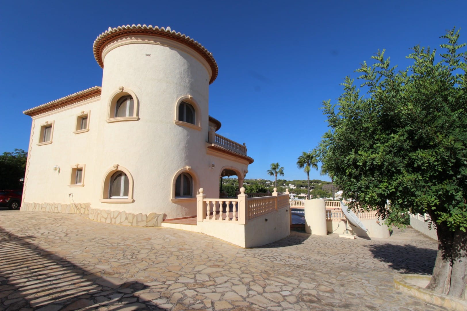 VILLA DE ESTILO MEDITERRANEO