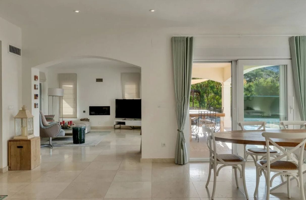 Sea view villa in Moraira with 4 bedrooms