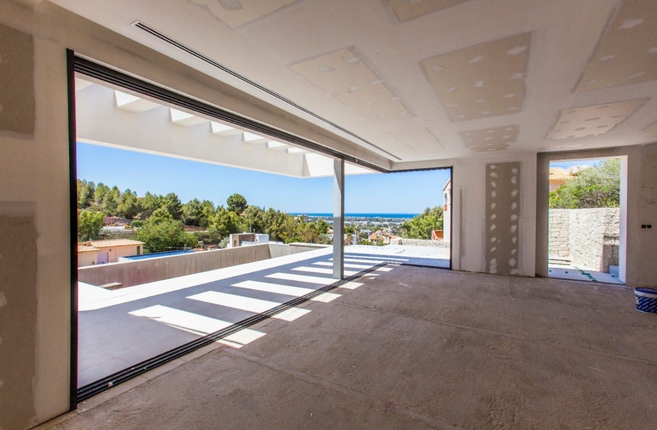 Villa Moderna en Construcción con Vistas al Mar en Dénia