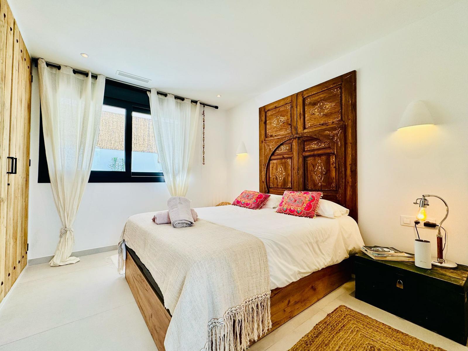 Exclusiva villa moderna en Jávea con vistas al mar y al Montgó