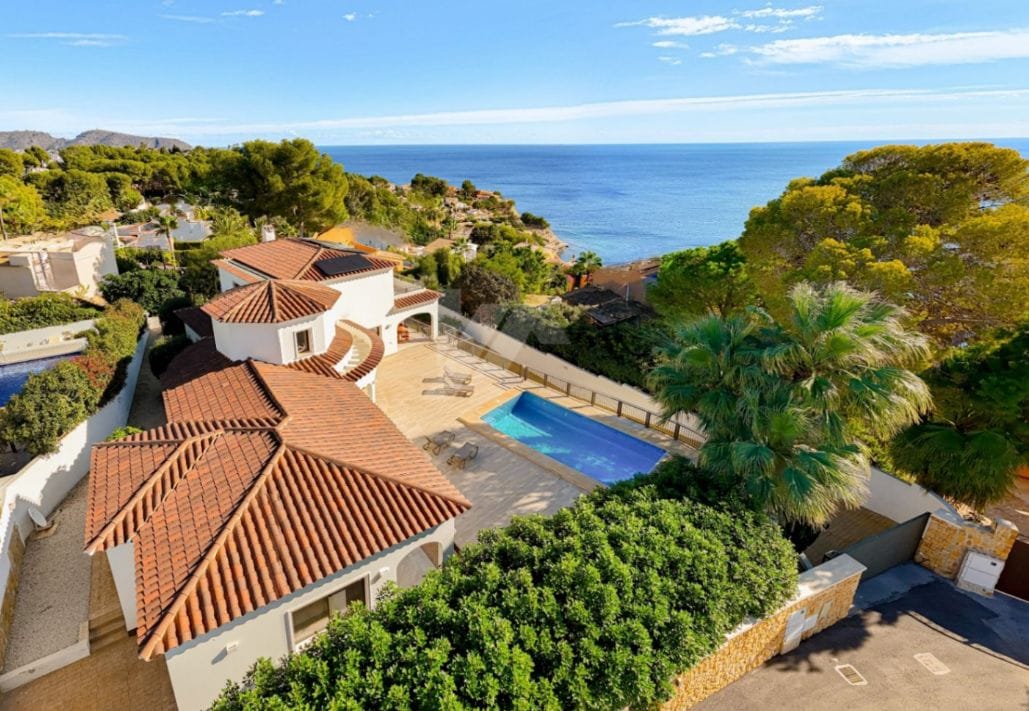 Villa met 4 slaapkamers en uitzicht op zee in Moraira
