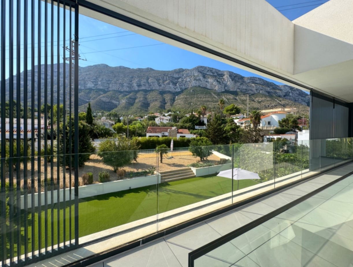 Modern chalet in Denia, energy efficiency A.