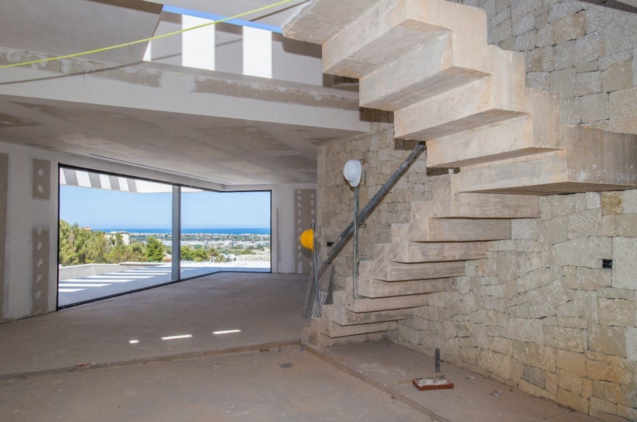 Villa Moderna en Construcción con Vistas al Mar en Dénia