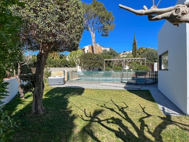 VILLA MODERNE EXCLUSIVE À VENDRE À MORAIRA