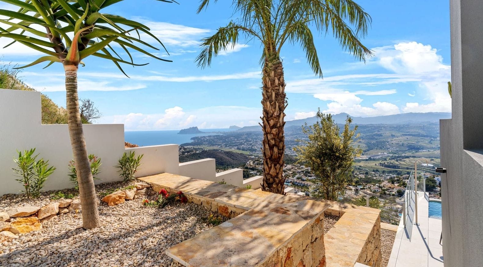 Villa en Moraira con 3 habitaciones y piscina y vistas al mar