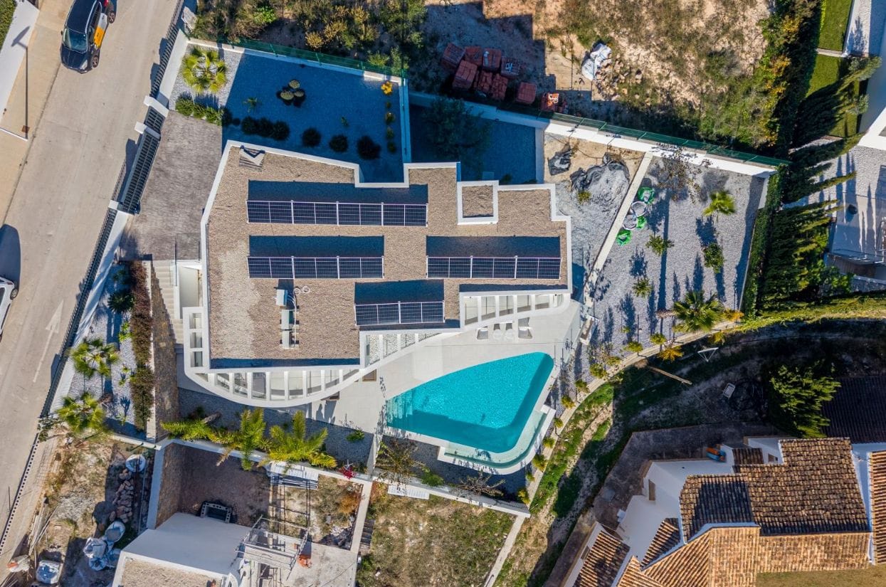 Espectacular villa de nueva construcción con vistas panorámicas al mar en Moraira