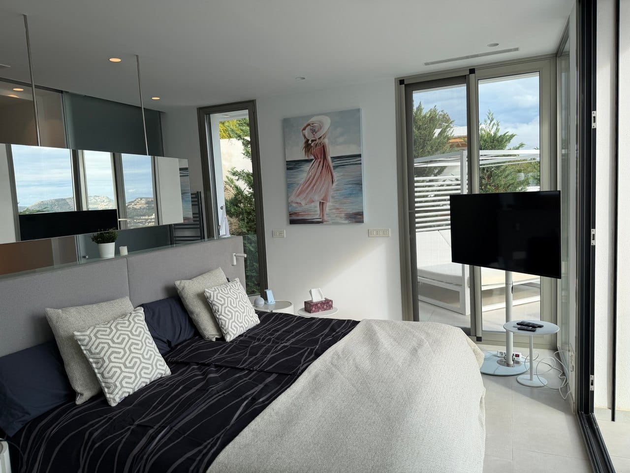 Espectacular villa de lujo con vistas al mar en Moraira, terrazas panorámicas, piscina infinity y azotea wellness