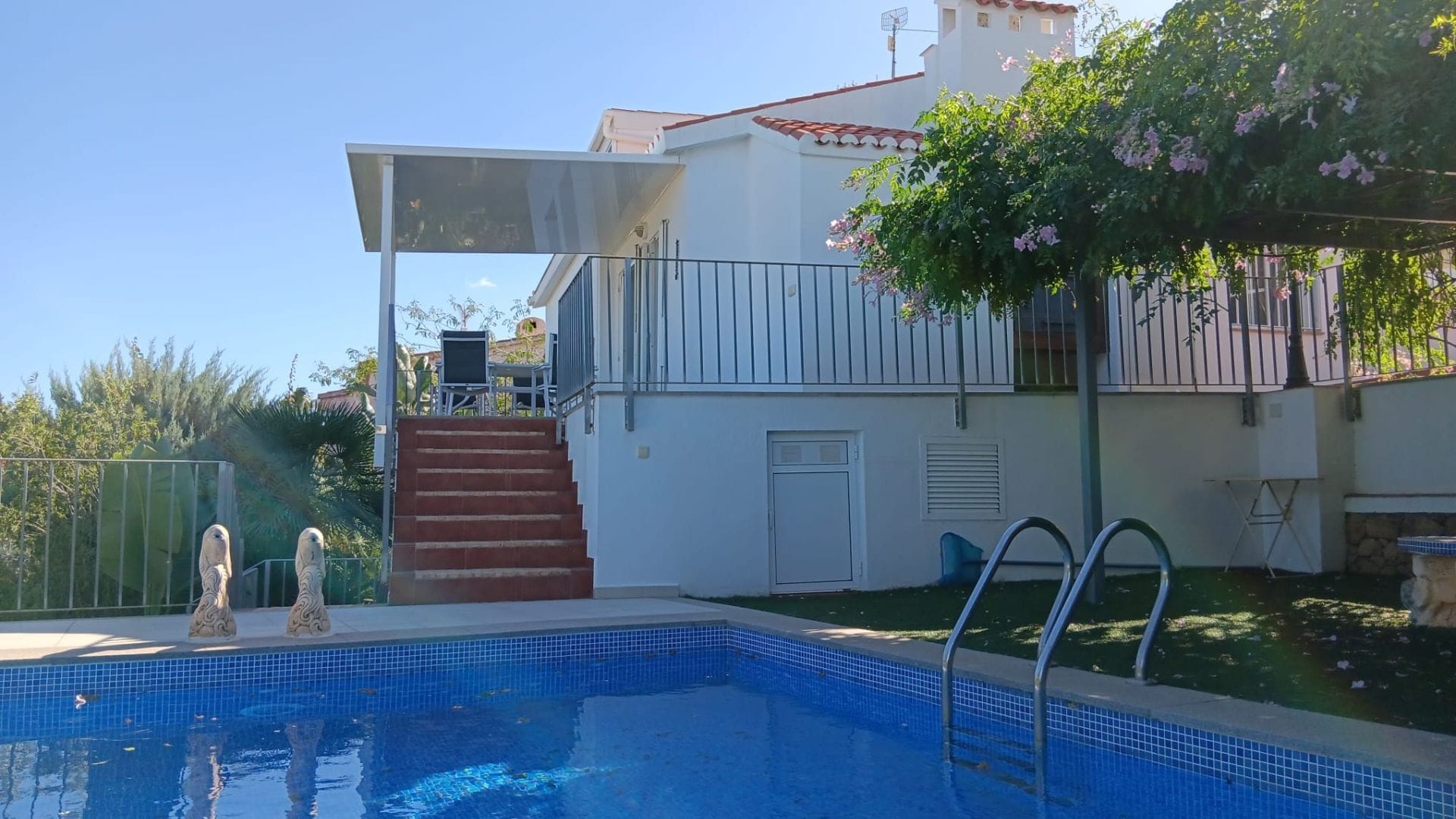Chalet en el Montgó con Vistas al Mar y Piscina Privada