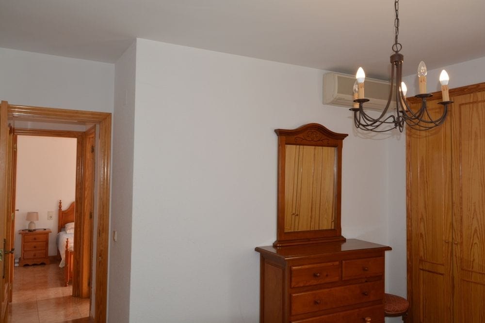Bel appartement en duplex très bien distribué avec de belles vues sur la mer et le Montgo,