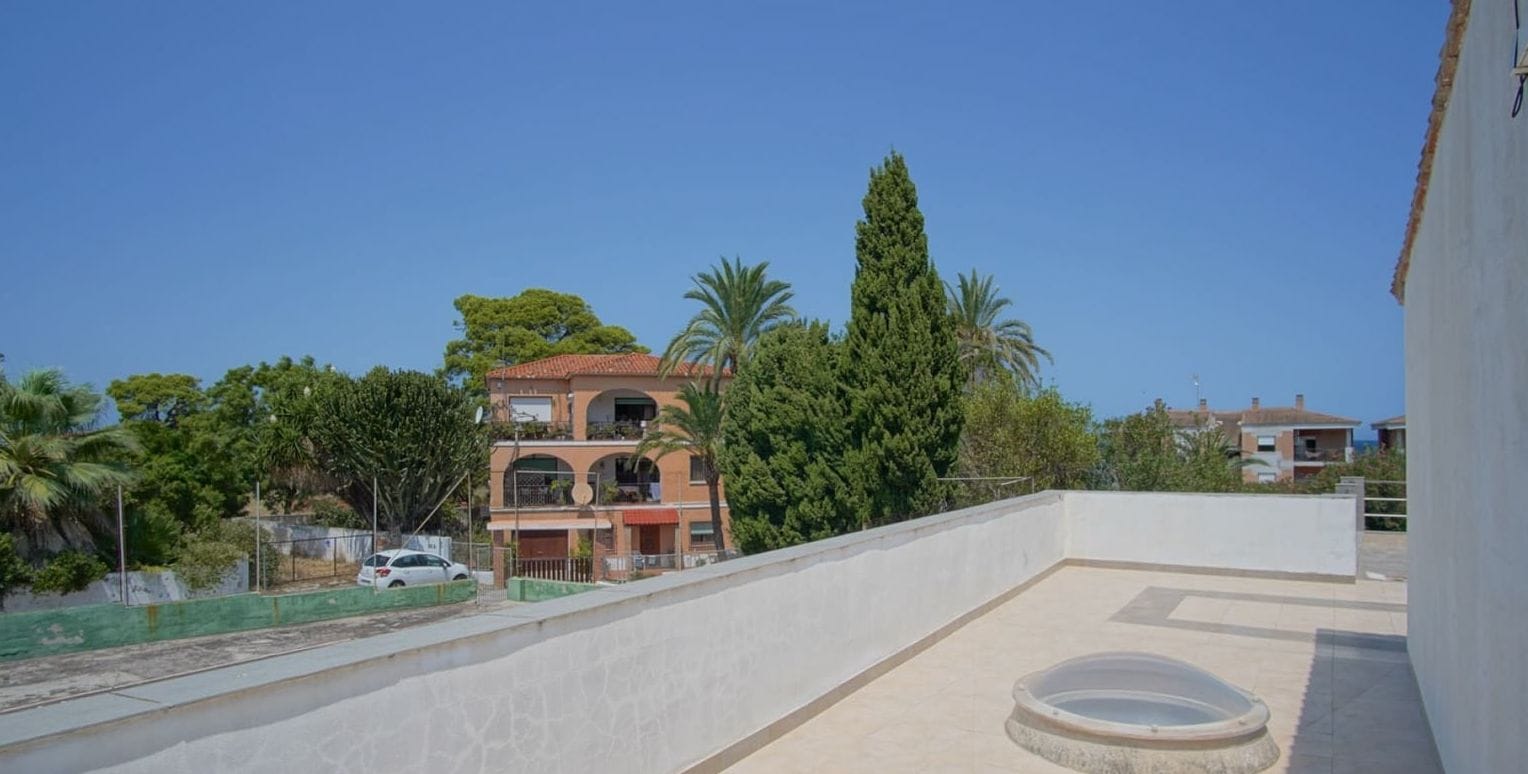 Exclusiva propiedad con vistas al mar y gran parcela en Las Rotas – Dénia