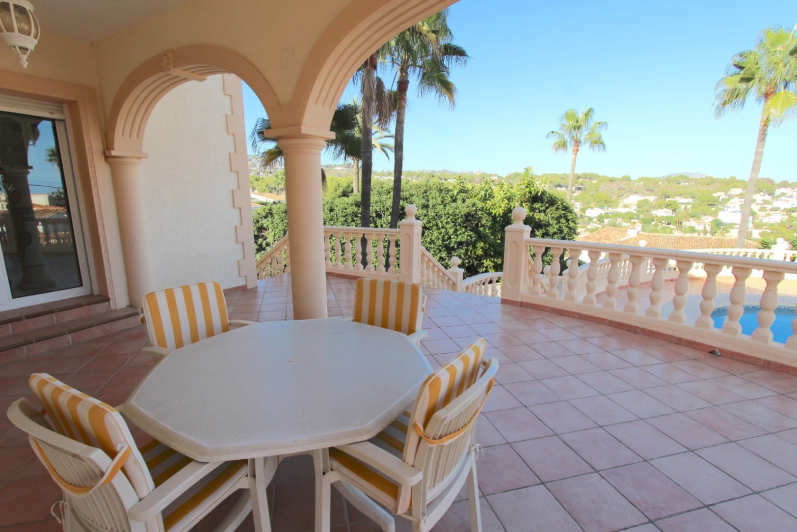 VILLA DE ESTILO MEDITERRANEO