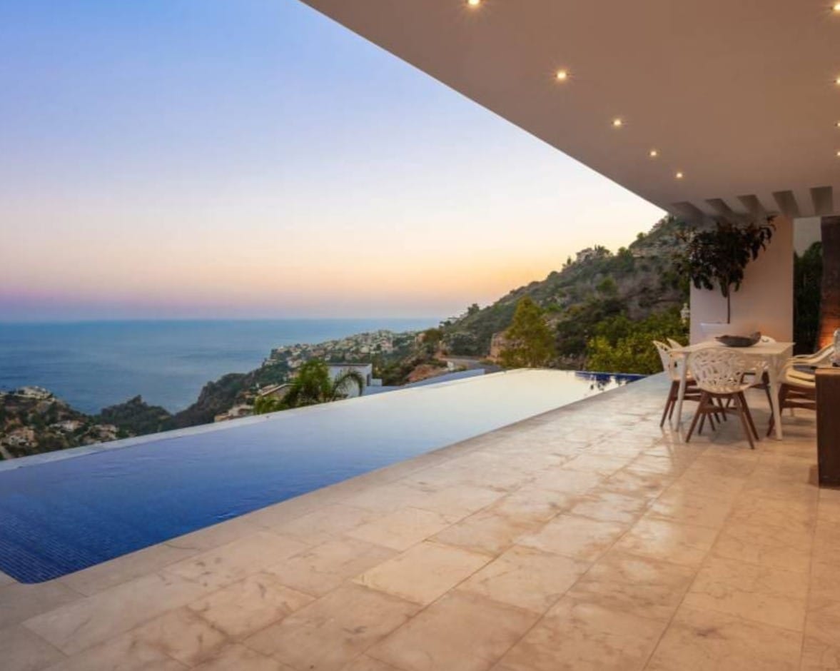 Villa de lujo con vistas panorámicas al mar en Moraira – diseño moderno, piscina climatizada