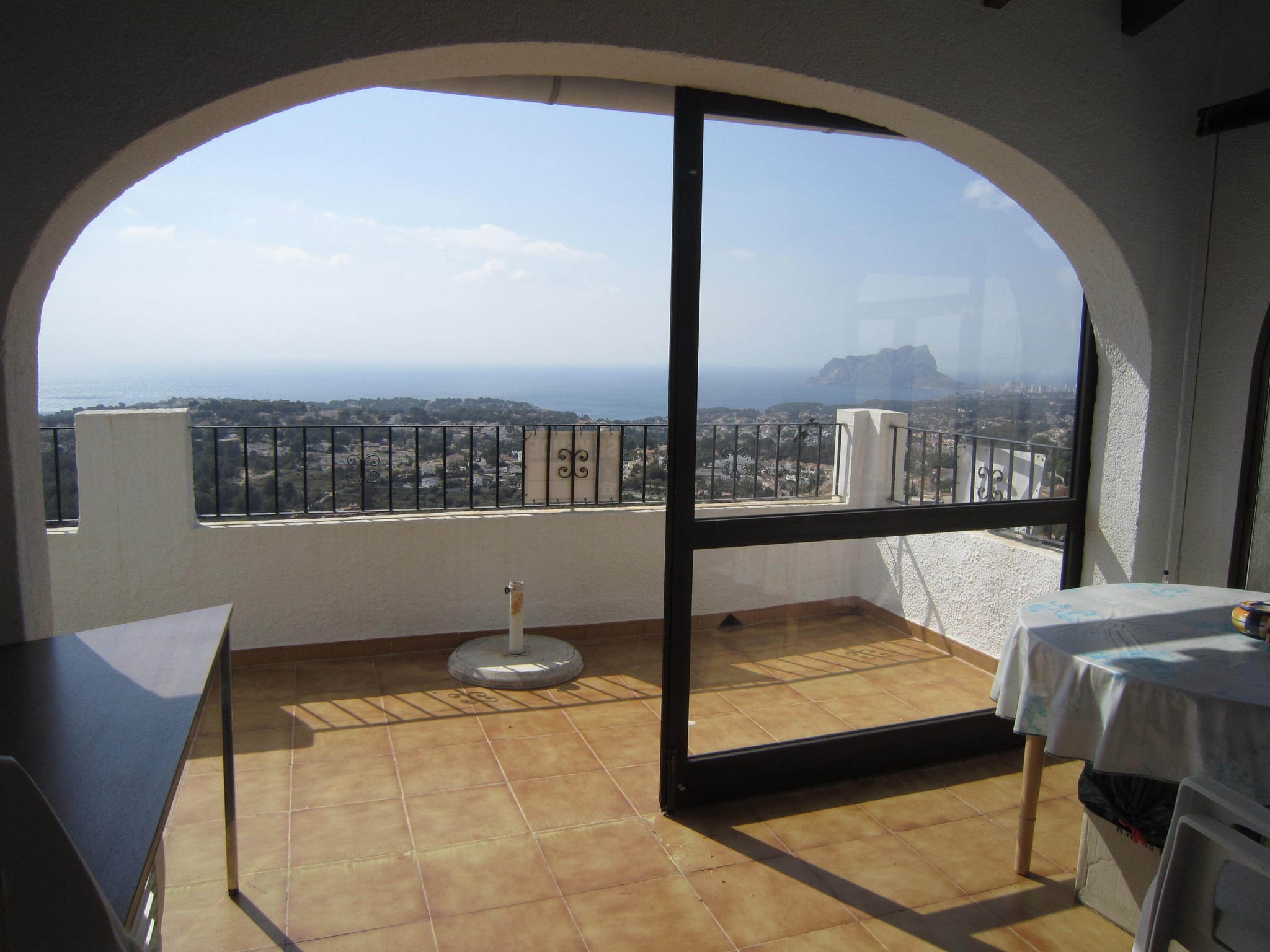 VILLA À MORAIRA AVEC DES VUES SPECTACULAIRES