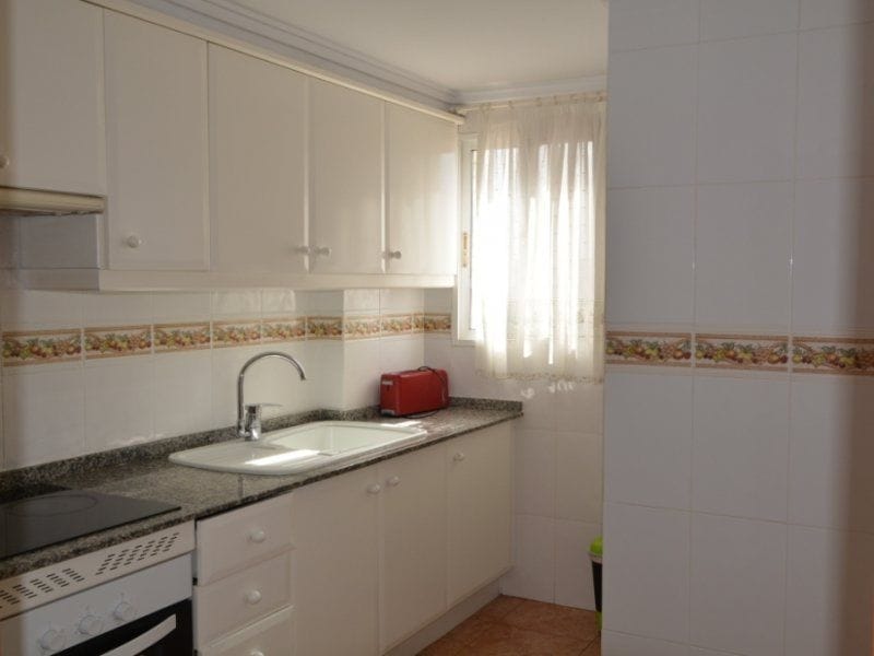 Bel appartement en duplex très bien distribué avec de belles vues sur la mer et le Montgo,