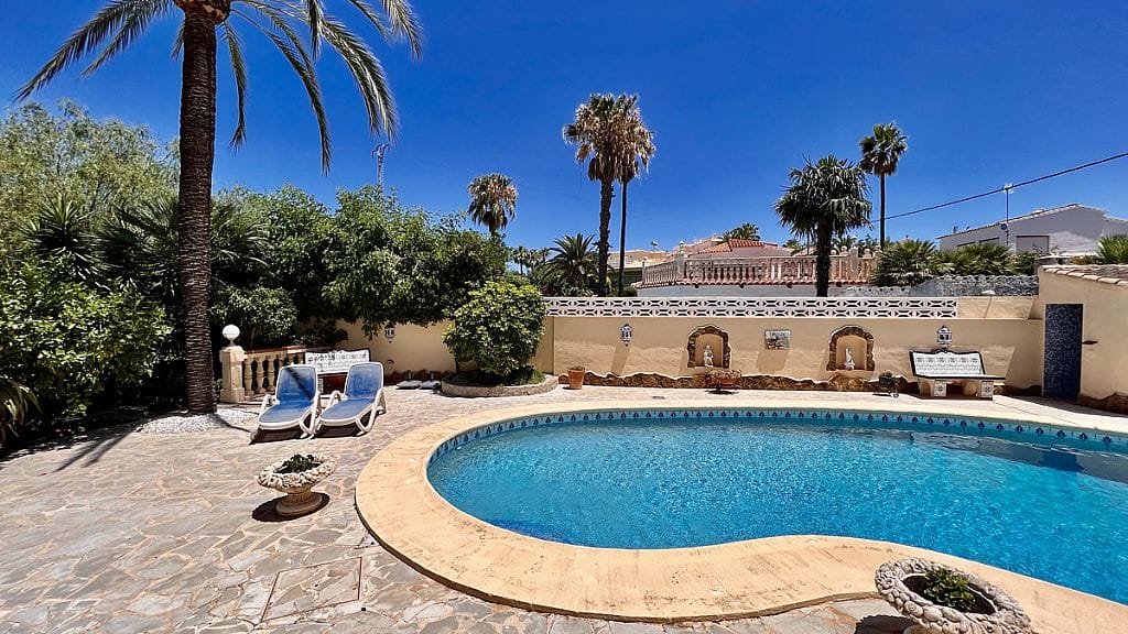 Villa met privé zwembad en uitzicht in Santa Lucia gebied van Denia