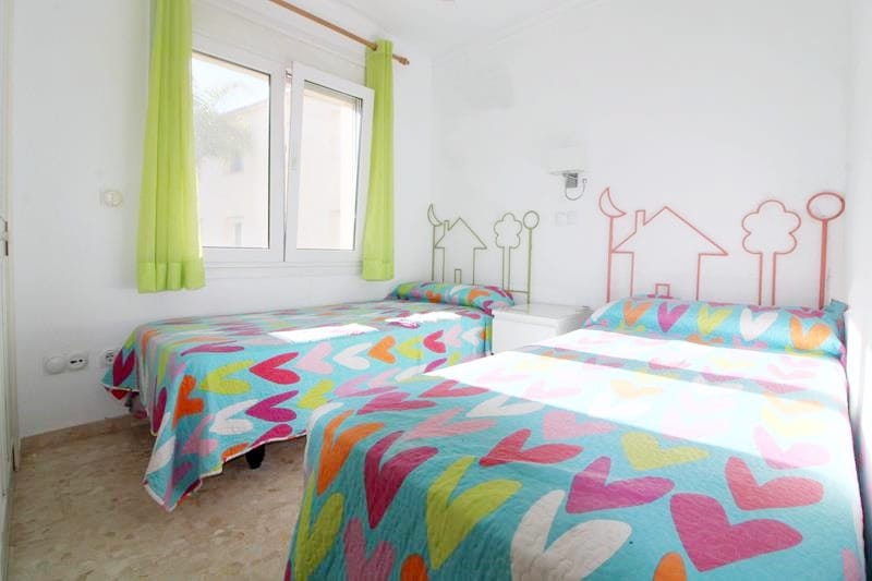 Amplio apartamento adosado en Oliva Nova