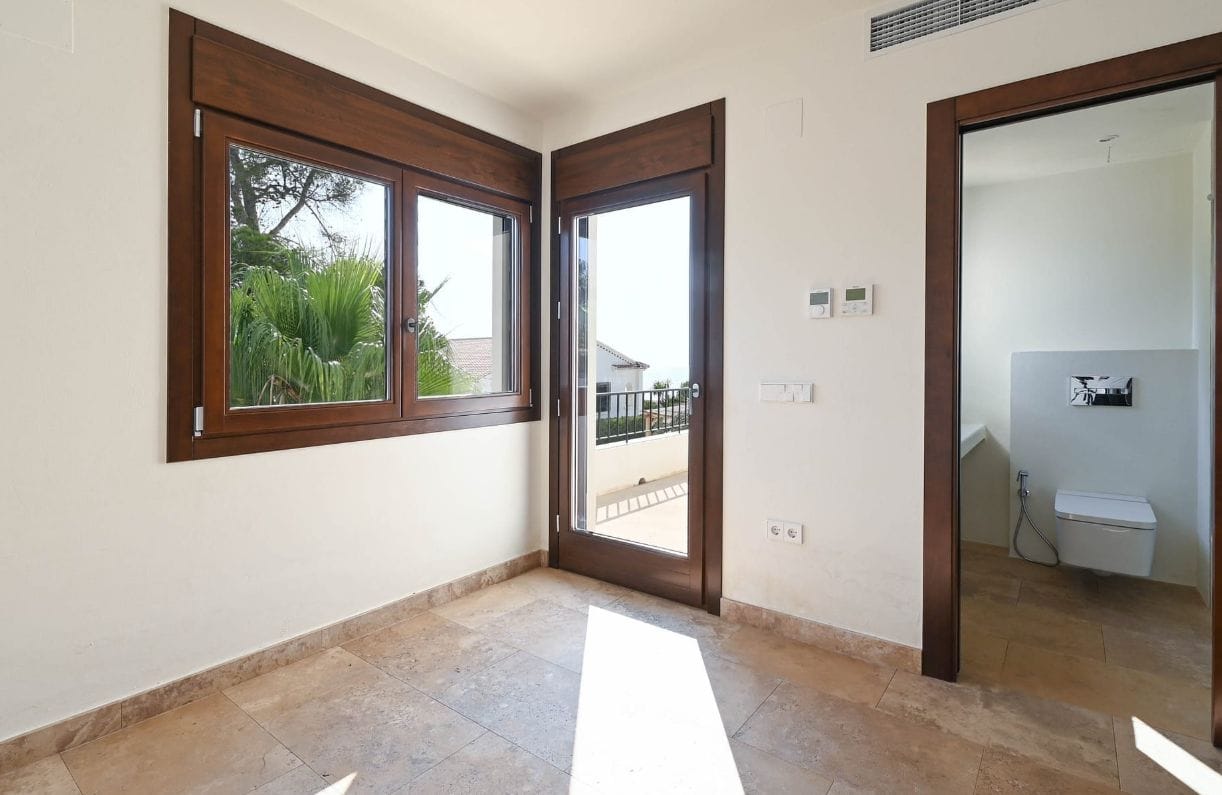 Exclusiva Villa Mediterránea Reformada con Vistas al Mar en Moraira