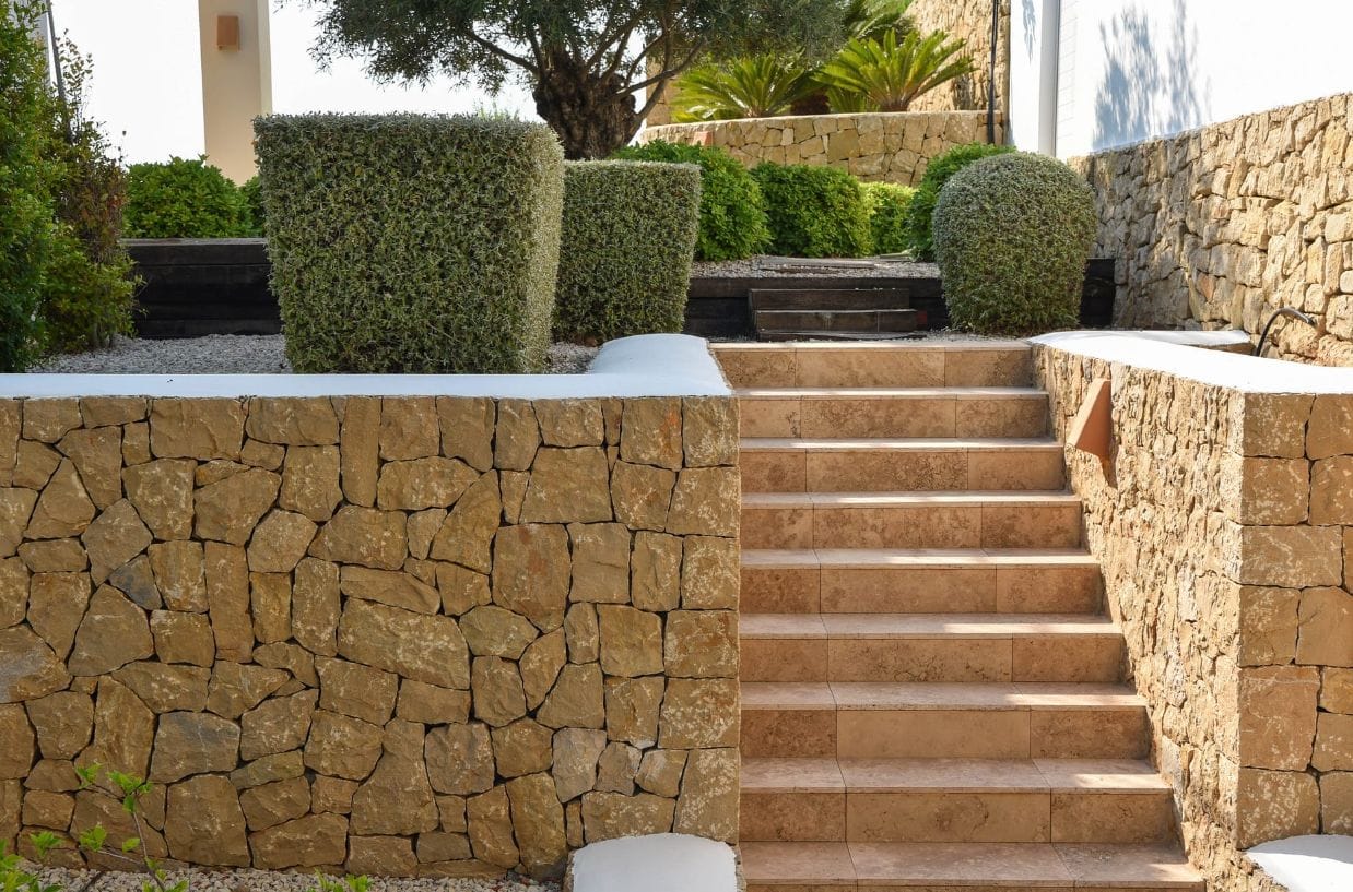 Exclusiva Villa Mediterránea Reformada con Vistas al Mar en Moraira