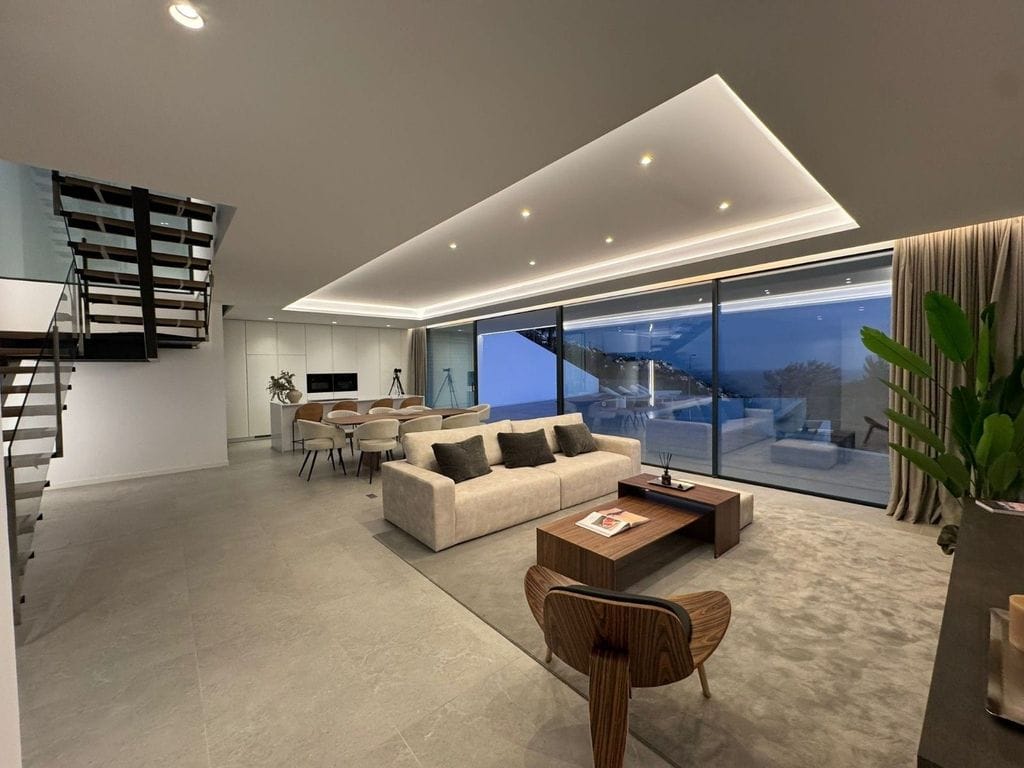 Villa en venta con 4 dormitorios y piscina en Altea