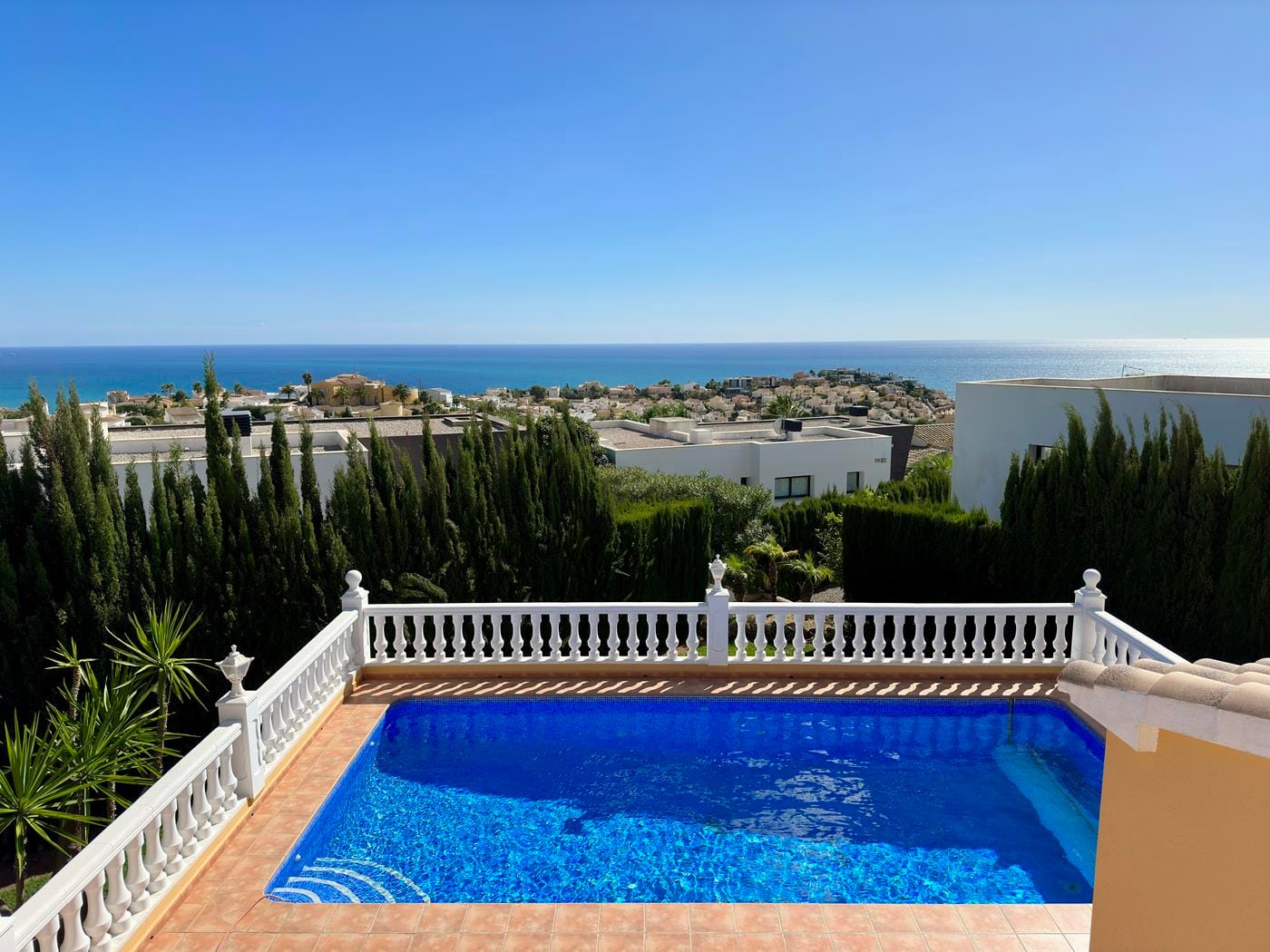 Villa con jardín, piscina privada y vistas al mar en Cumbre del Sol