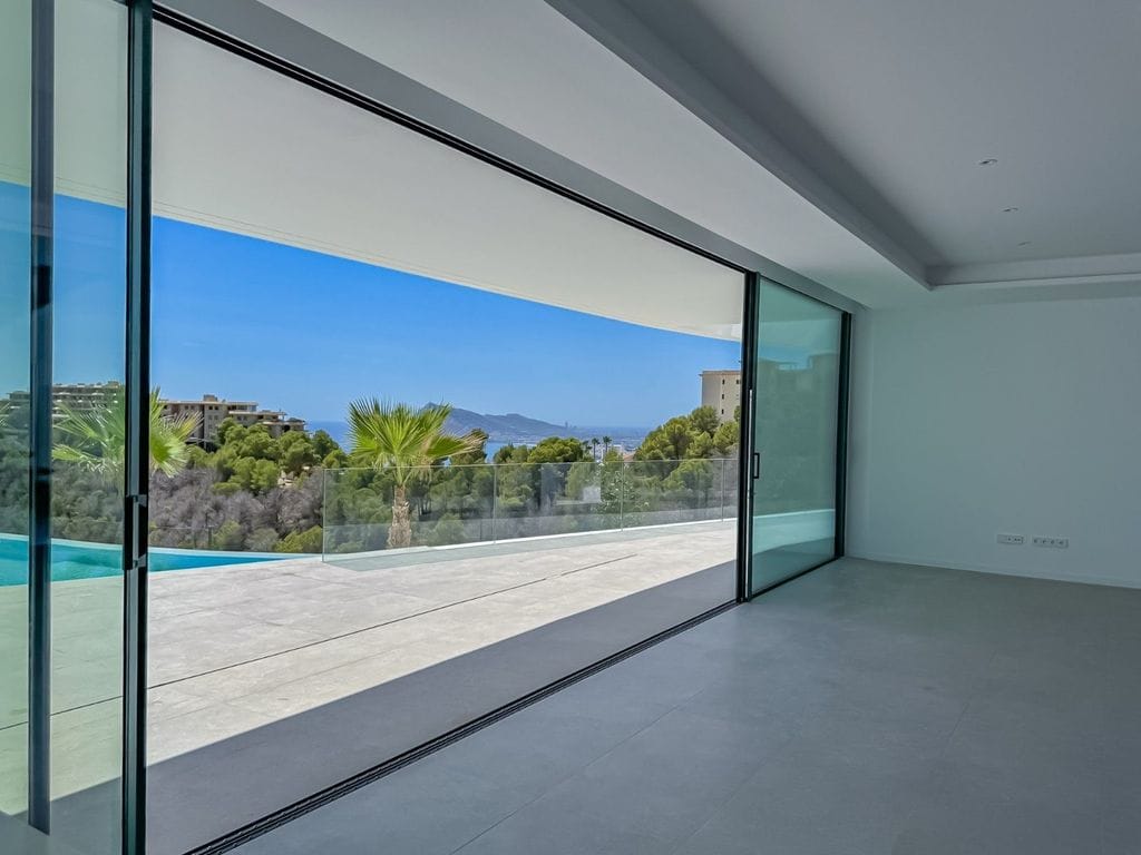 Villa en venta con 4 dormitorios y piscina en Altea